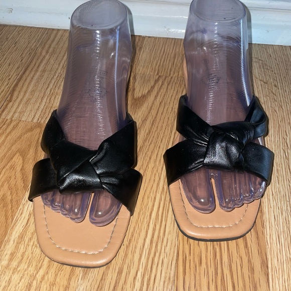 Sole mates Ladies Black Bow Slip On Sandals size 6 black open toe - Picture 2 of 7